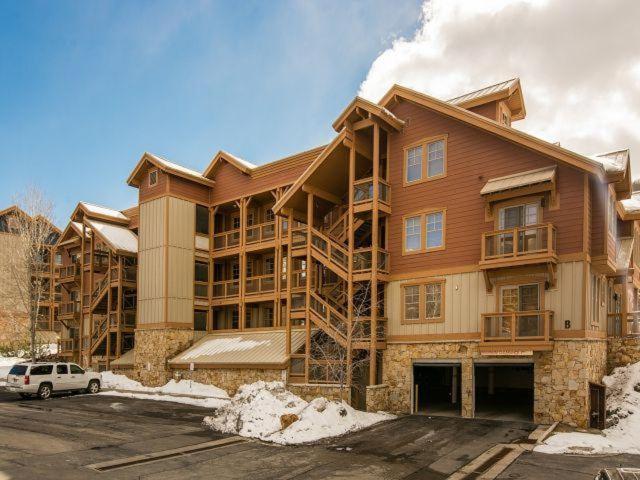Popular attractions Area Nearby Property